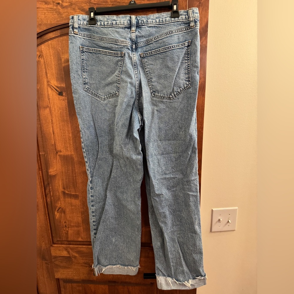 Universal Thread Light Blue High Rise Jeans - Picture 3 of 4